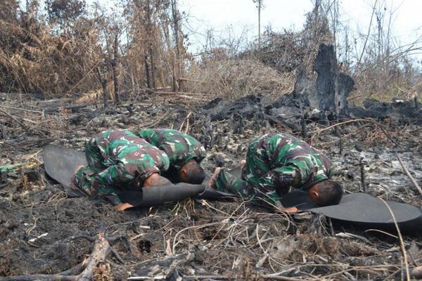 Salut!"@TweetMiliter: Panggilan Tugas bukan Kendala untuk mendekatkan diri kepada Allah (Dumai, Riau) "