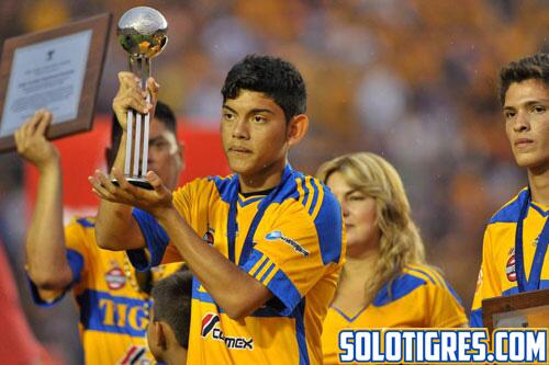 LucasLobos_'s tweet photo. RT @solotigres: ¡Feliz cumpleaños @Espericueta07! #SiempreTigres http://t.co/4yAB6fiSFq // feli cumple orejaa!!