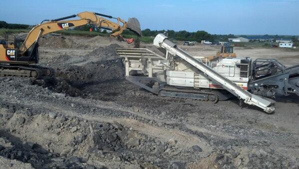 ZContractor's tweet photo. Crushing of blasted rock at the new @FedEx Ground in Watertown, NY @Bconnor22 http://t.co/VuzQzYvBAa