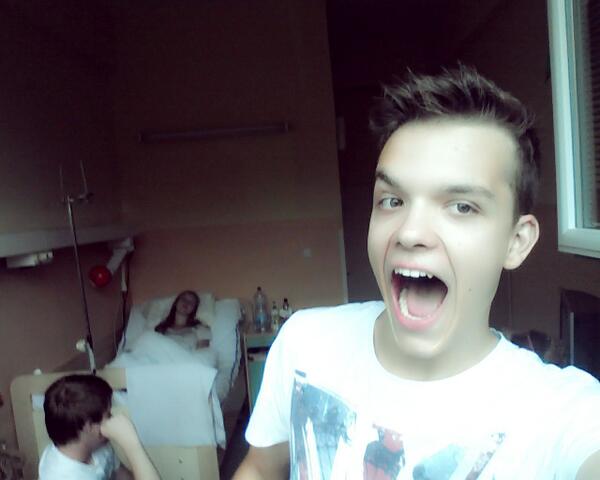 titanium000's tweet photo. @anezkasofie :))) - lekce erekce když to nejde lehce - přeji hezký den http://t.co/lwDWCnsHR4