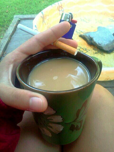 raisinglandon_'s tweet image. Early morning coffee &amp;amp; cigarette #routinely