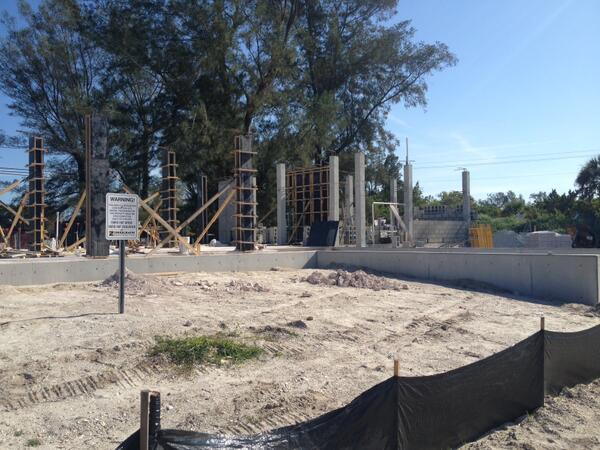 ZContractor's tweet photo. Cast in place columns going up at the North Jetty Pavilion in #Sarasota. Stay tuned for progress! @MattInfanti http://t.co/tGsF9xF2BR