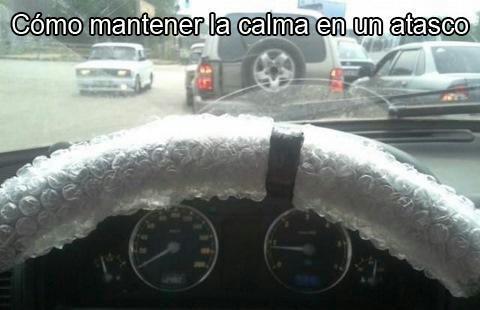 HuevonVicente's tweet photo. Como mantener la calma en un atasco: http://t.co/auAA4FX5Vc