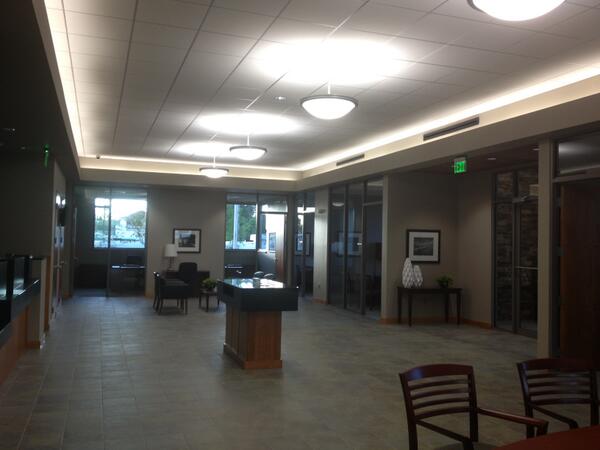 ZContractor's tweet photo. Interior photo of the completed @BankoftheOzarks on SR 70 in #Bradenton. Nice job by #Zirkelbach's  @JimPastor2 http://t.co/LgajDvm1vB