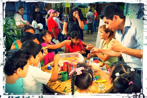 SemarnatSLP's tweet photo. Seguimos en el #TallerDeReciclaje con niños que reutilizan material de desecho para hacer juguetes. ¡Los esperamos! http://t.co/BYklaeyzON