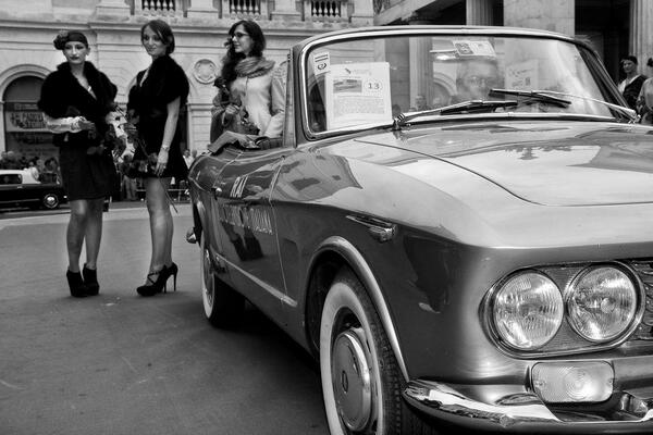 stellesulliston's tweet image. Il significato della vita è ovunque lo cerchiamo. Anche tra le linee eleganti di un'#autodepoca. #ssl13 #bellezza