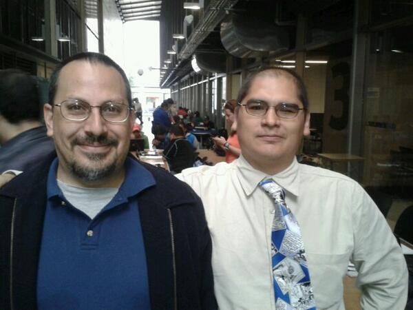 Nosferatuxx's tweet image. Junto a mi Joel Barrios @darkshram quien dio el cuso de #SuseLinux  @Telmexhub
