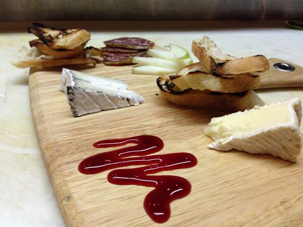 IEyeCapn's tweet image. Bow to the cheese plate goddess! #cheese #chefflow