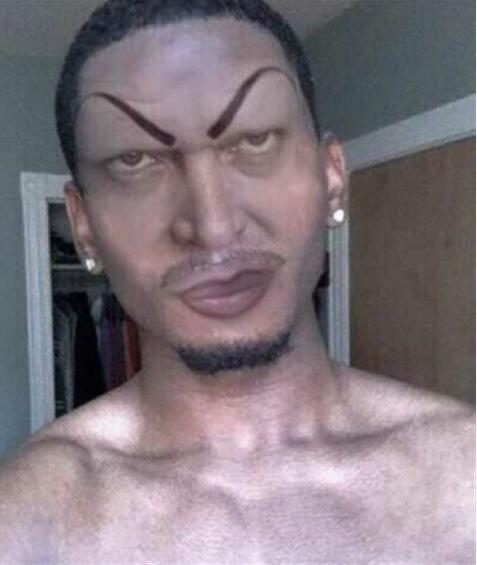 EddieCuDi's tweet image. Tu t'épiles les sourcils pour les redessinées au Posca#Excessif