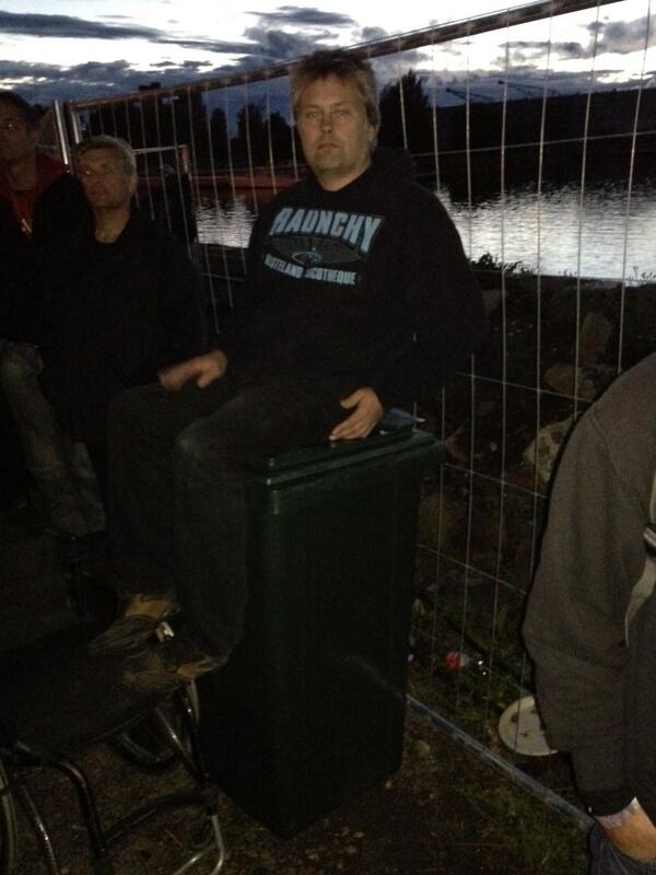 27Reuterholt's tweet image. Big dustbins me like #betterviewing