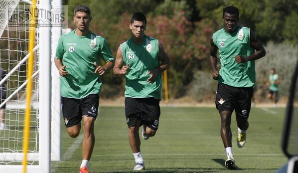 Betis no inscribe al chileno Lolo Reyes y Rubén Castro para eliminatoria de Liga Europea