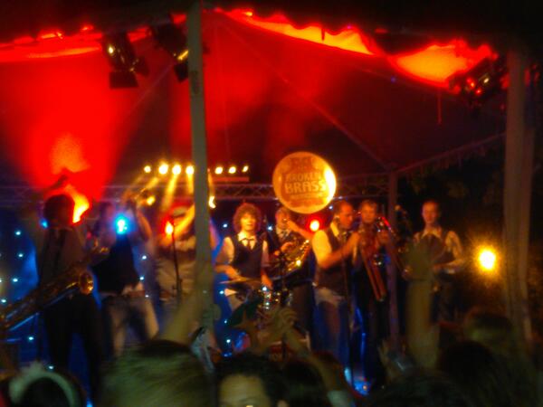 wat een energie <a href="/brokenbrass/">BrokenBrass</a> <a href="/OpeSjouwer/">Op 'e Sjouwer</a>