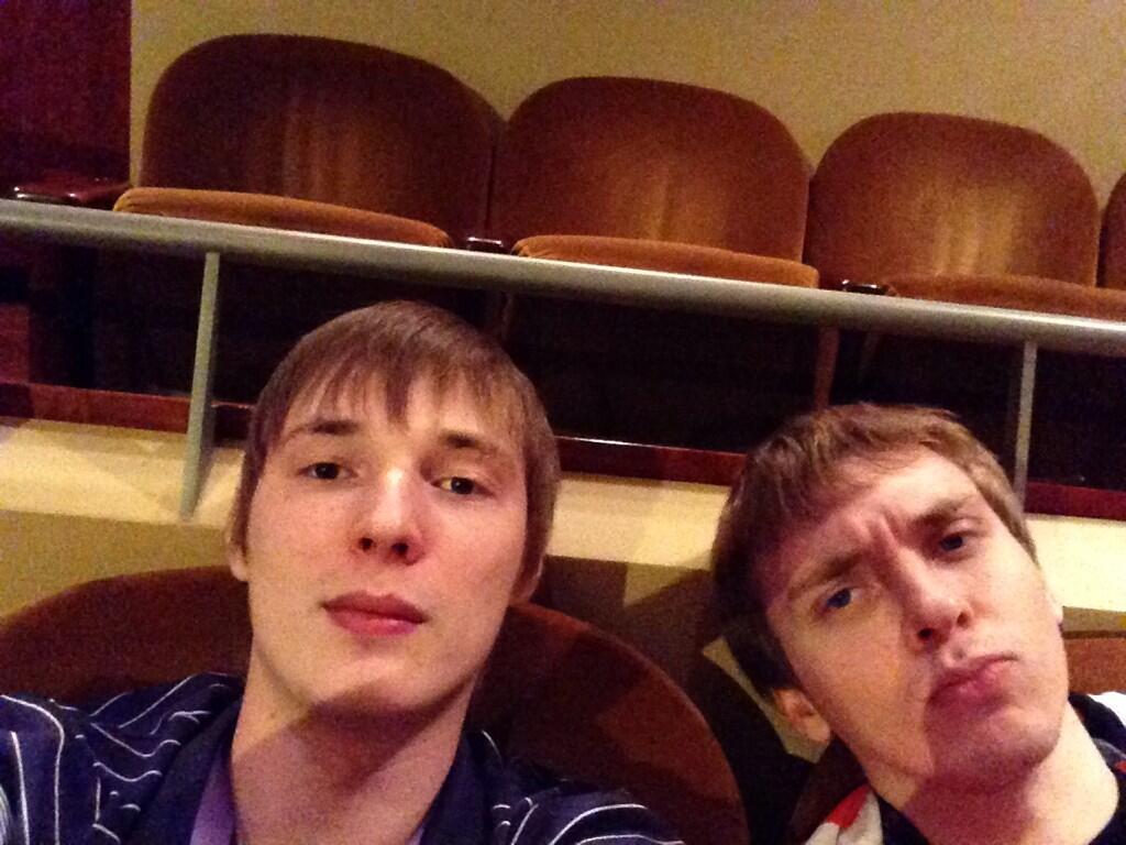 BRQXyf9CYAANm-v.jpg:large