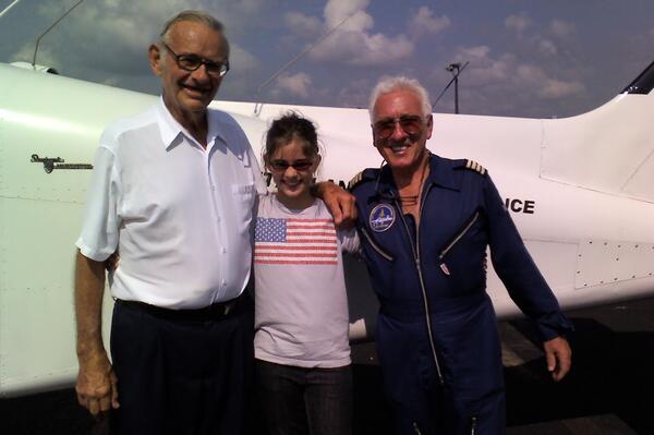 ShuttleLandExp's tweet image. Ray and family with the Captain, John