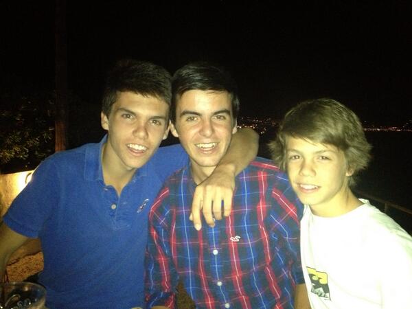_elenavalls's tweet photo. "@inakimataix: Noche de primikos por javea! @derimataix http://t.co/LNs6Djuymh"que primos tan guapoos tengo!!