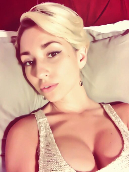 Lets cuddle and watch Twin Peaks. http://t.co/x12lA24Slo<a href="/tag/snapchat"class="tags"><span>#snapchat</span></a><a href="/tag/seesnaps"class="tags"><span>#seesnaps</span></a>