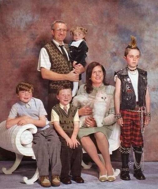 BadSelfies's tweet photo. Family photo time. http://t.co/UFhGq5kZJ2