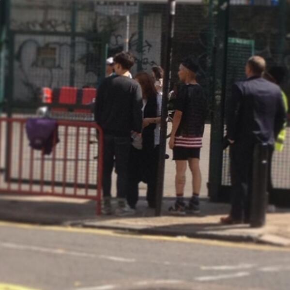 [10/8/13][Pho/Vid] GD ở tại trường quay MV ở London BRRVPz1CQAA_r-5