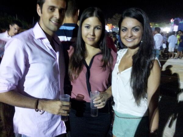 juanpedro291988's tweet photo. En la feria de gilena 2013 con @Mada_mondi  y @MElena_18 http://t.co/ftT0QvuKCe