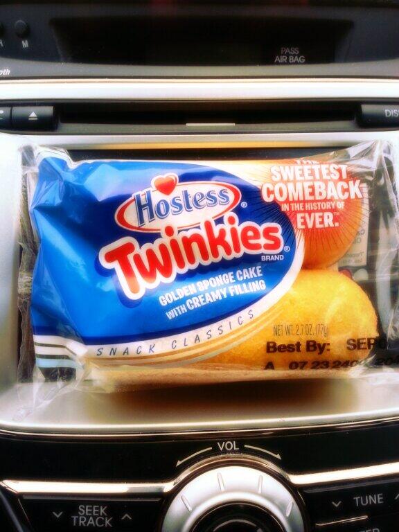 GaddisPeter's tweet photo. Welcome back #Twinkies. Thanks for bringing them back @PabtsBlueRibbon #pbr pic. http://t.co/2TK8erVxi8