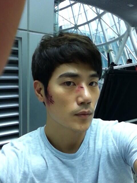kkw1978's tweet photo. 촬영중..
요즘 매일 얼굴이 ㅜㅜ.  비 참 꾸준하게 온다 http://t.co/D20c8HNWBE