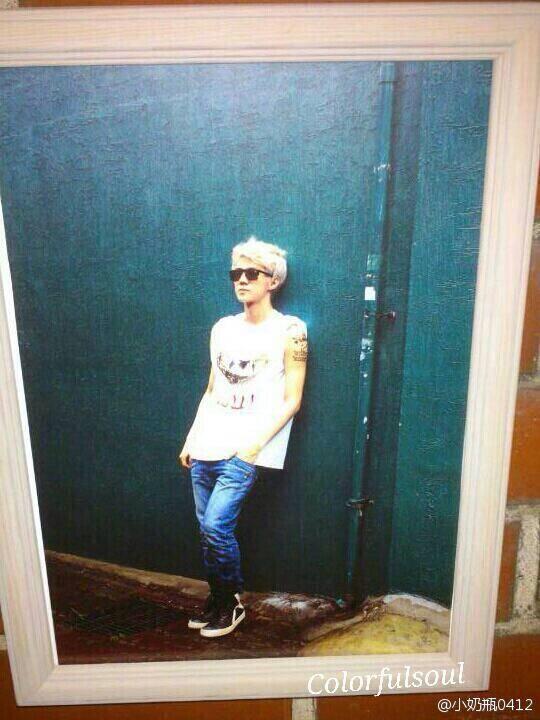 cyronx_'s tweet photo. BWCW pop-up shop [Sehun sexyboy] http://t.co/k44LI9uXdW