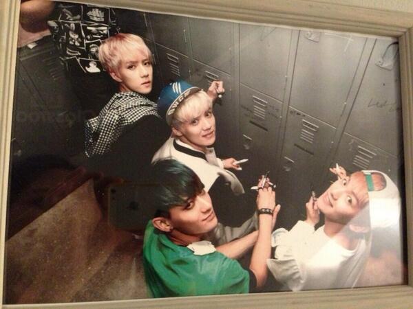 cyronx_'s tweet photo. BWCW pop-up shop [Sehun Luhan Tao Beakhyun] http://t.co/8AWW8wXYxE