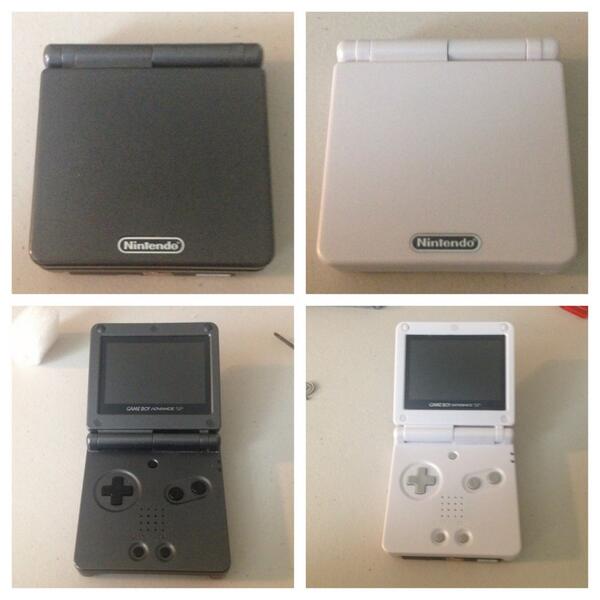 OutdateRef's tweet image. Completed my case swap. I'm loving my shiny new white #Gameboy SP2.  #electricsex #RetroGaming