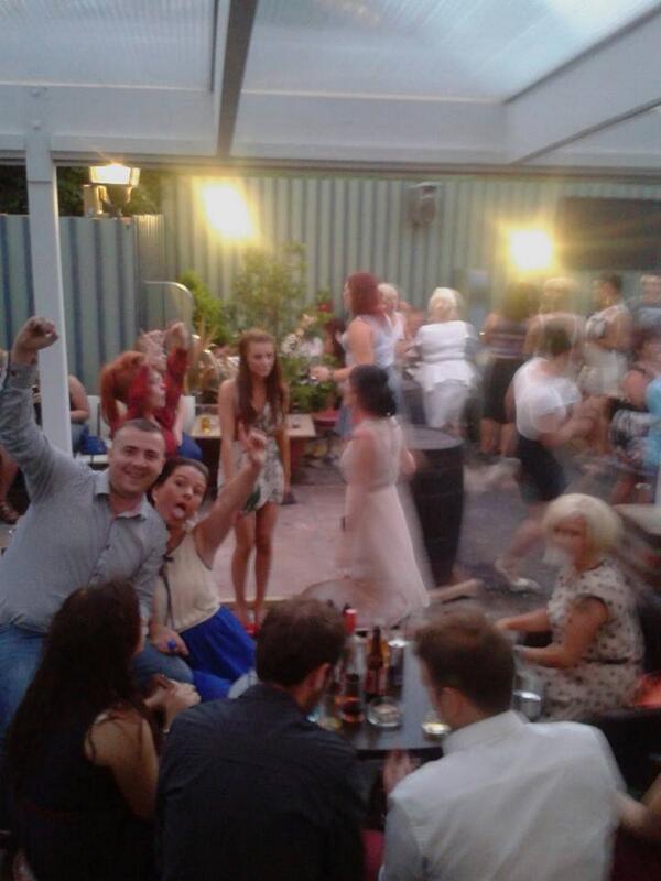 Chester_bar's tweet photo. Beer garden in full swing C'mon down http://t.co/9u44aoFyYm