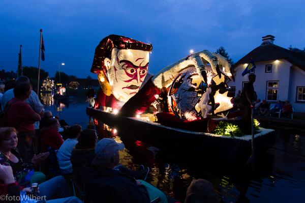 Waar een klein dorp groot in kan zijn. Genoten gisteravond van de gondelvaart Belt-Schutsloot. ©fotoWilbert