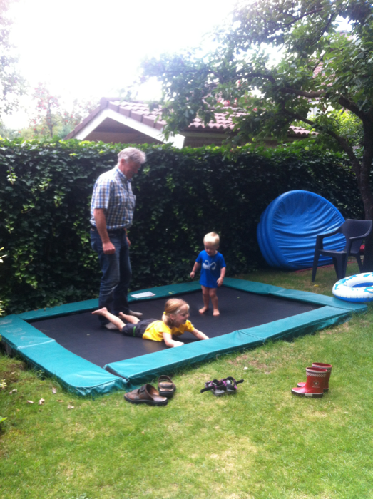 Guus1978's tweet photo. Kids en opa hebben de gekke 5 minuten. http://t.co/OEOyW5Wtq3