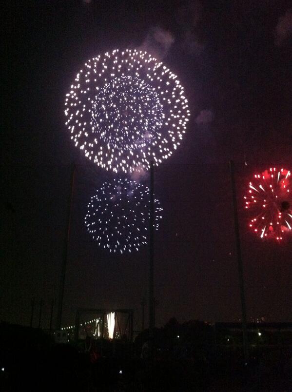 buumomo's tweet photo. 東京湾大華火祭🎆
あぢ〜(۶ꀻꎁꀻ )۶ꌧ"兯~ http://t.co/aAY1xSqkg8