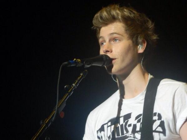 lukestimelinee's tweet photo. (✿◠‿◠) http://t.co/ooFOTRxIfn