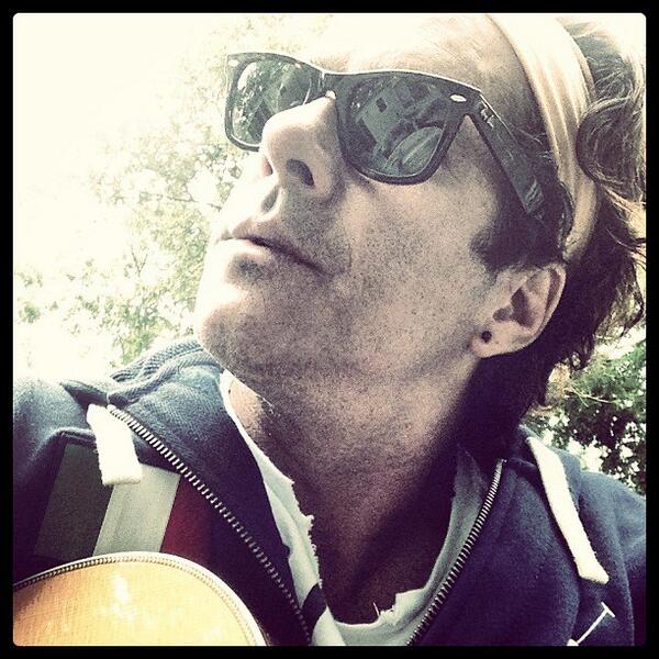 FerrCarrillo25's tweet photo. La música es una parte muy importante y protagónica en mi vida. Gracias DIOS por la música http://t.co/3yVvfz3j93
