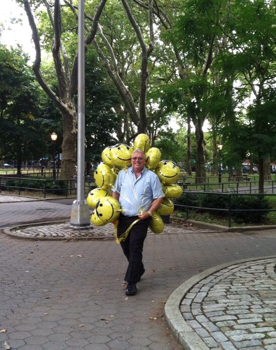 OriginalBlessUU's tweet photo. Wow, here come the free balloons! Come get one in McGolrick Park and info about religious exploration for your kids. http://t.co/jPR7RV4zNc