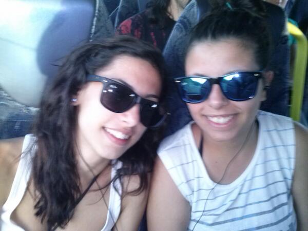 mulas_andrea's tweet photo. Ecco le due truzze barbara rattu e annalisa scanu :'D http://t.co/lFXoBehPHh