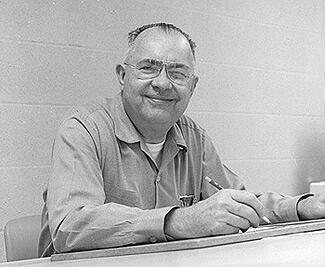 Fender's tweet photo. In memory of Leo Fender on his birth date, Aug. 10, 1909. Thanks Leo for the wonderful instruments you gave us! http://t.co/gxNJSdUAHJ