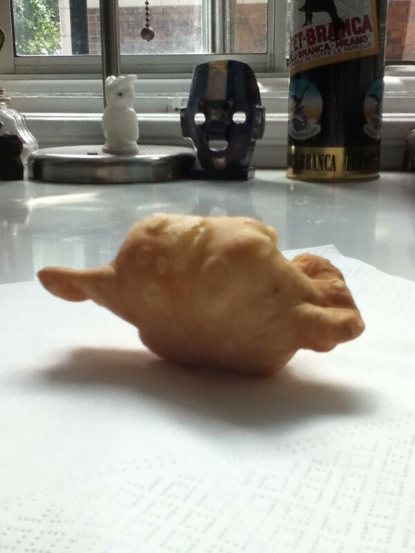 KFRMinette's tweet image. Empanadas de queso chilena #swesters #tradition #familia Pour célébrer les 40 ans de mon cuñado.