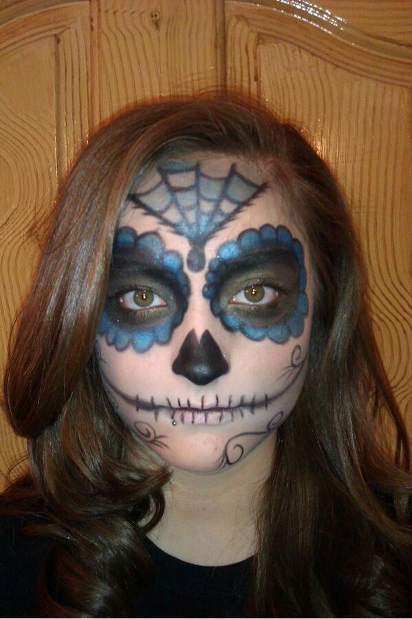 LulusMakeUp's tweet image. An alternative fancy dress/ Halloween face makeup design :) If you're daring enough 😊