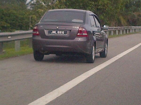 JML8816 someone is watching u!!! <a href="/PDRMsia/">Polis Diraja M'sia</a> hope u will take action on these #trafficoffenders ...