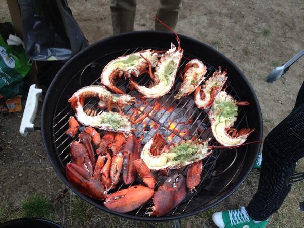 MichielRoels's tweet photo. Bbq voor gevorderden. En zij die experimenteren. #bringiton http://t.co/gAccLw3LYm