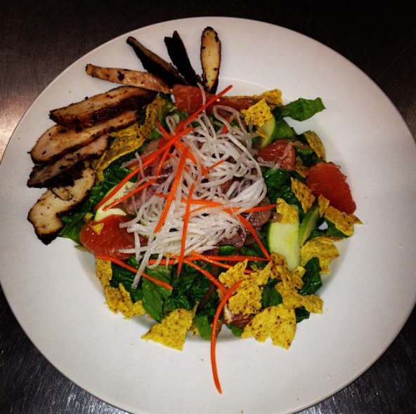 CaribFoodPorn's tweet photo. Jerk Chicken Salad http://t.co/qwzIDWsvrR