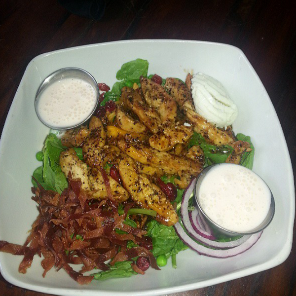 CaribFoodPorn's tweet photo. Jerk Chicken Salad http://t.co/nqBh6k4Lso