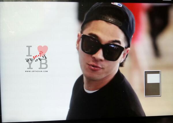 [11/8/13][Pho] Taeyang tại sân bay Gimpo sang Nhật BRWEFG5CIAAvprO