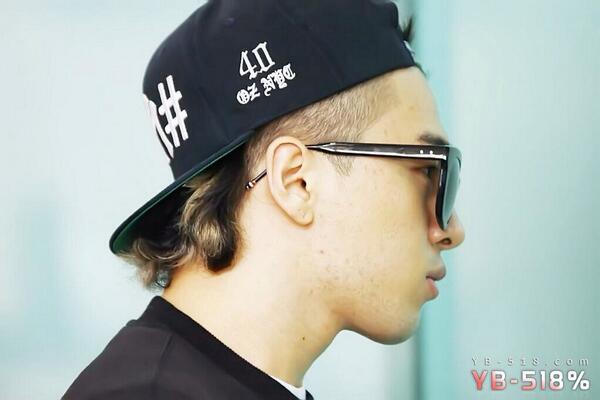 [11/8/13][Pho] Taeyang tại sân bay Gimpo sang Nhật BRWVCvaCUAAoooN