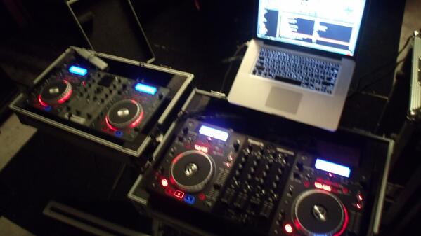 THEREALDJSHAWTY's tweet image. The twins lol @Numark #teamnumark