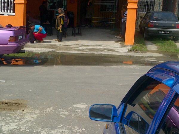 Taman Perumahan Laya2, beraya di rumah Biras, adik ipar