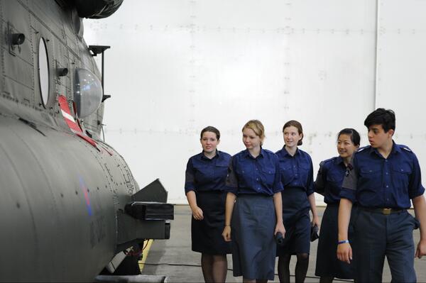 CCFWymondham's tweet image. Now ladies this is a Mk4 #Chinook you can tell by... #aviation #AirRecognition #HeavyLiftSupport #AirCadets #WhatWeDo