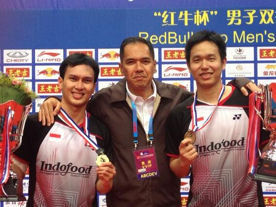 Yes, we are the champions RT <a href="/GWirjawan/">Gita Wirjawan</a> Bersama juara dunia ganda putra Hendra/Ahsan. We are the Champions.