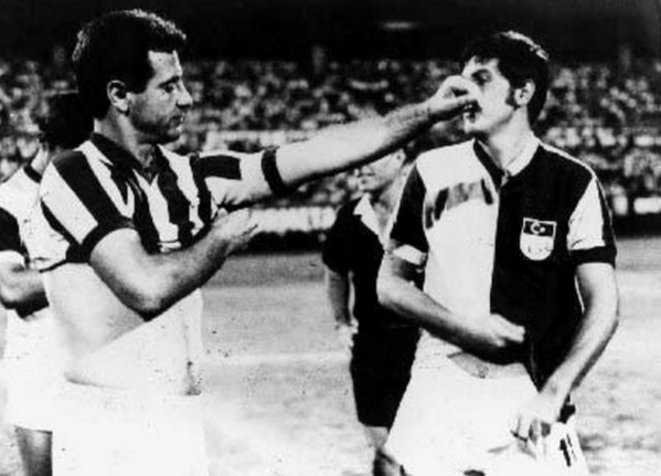 BeyazitKulesi's tweet photo. #Fenerbahçe ve #Galatasaray arasındaki rekabetin, 17 Ocak 1909'da, Papazın Çayırı'nda başladığını biliyor muydunuz? http://t.co/9pYlxqKg7v